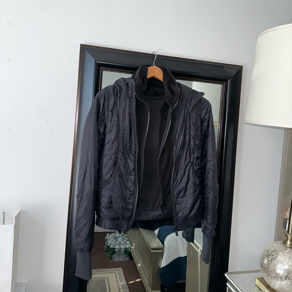 Lululemon jacket - Picture 10 of 13